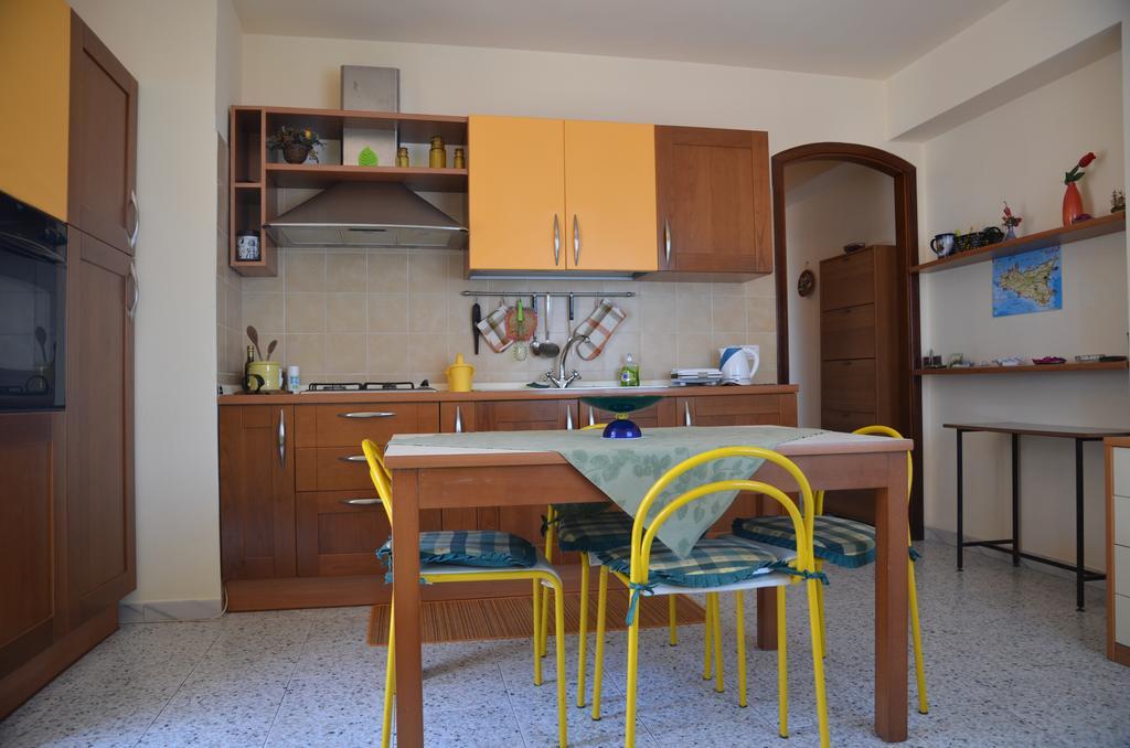 Casa Susanna Fondachello  Eksteriør bilde