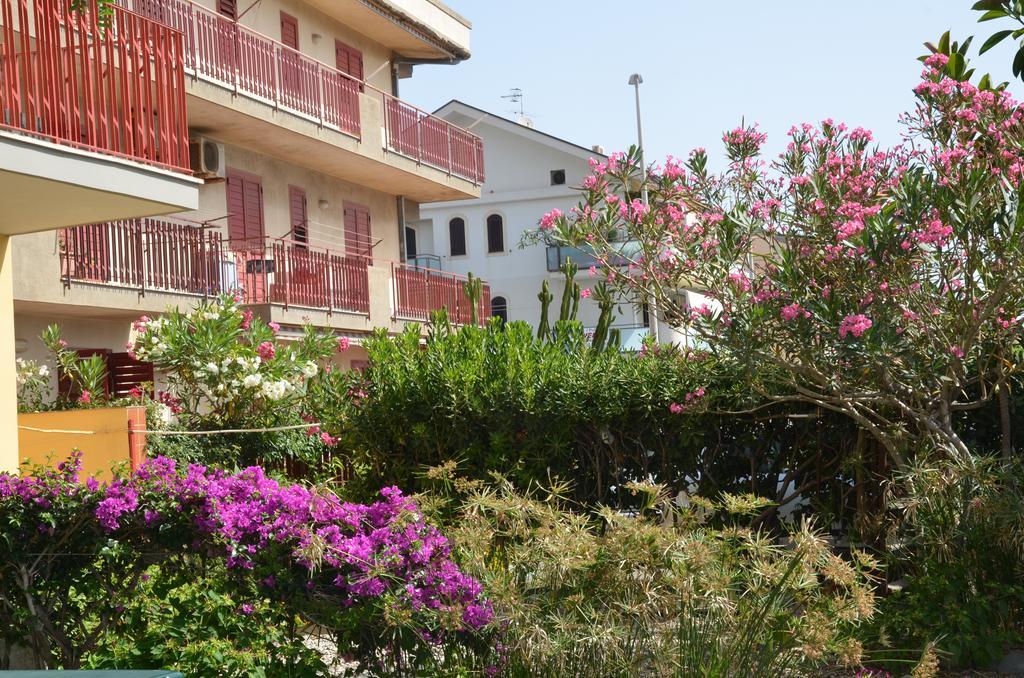 Casa Susanna Fondachello  Eksteriør bilde
